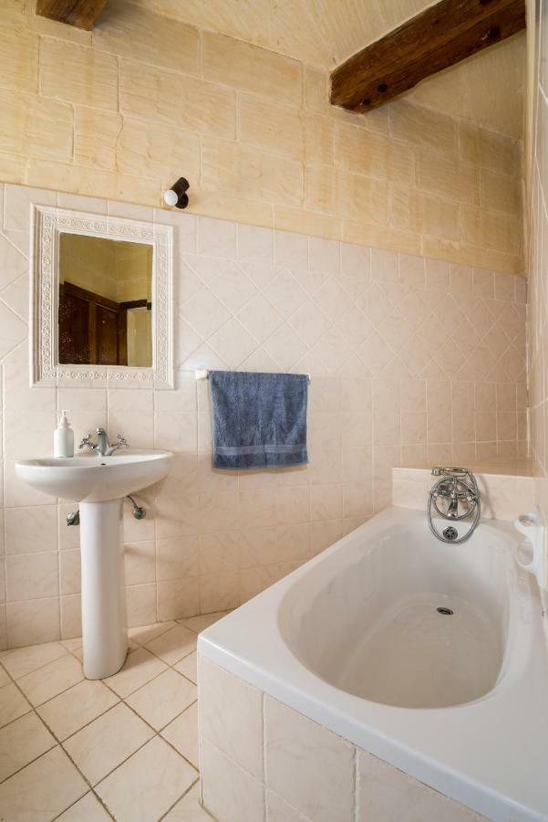 Sunset - Holiday Farmhouse With Large Private Pool In Island Of Gozo Nadur Bagian luar foto
